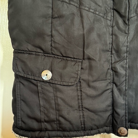 Double-Sided Black Quilted Vest with Button Details - Picture 2 of 7